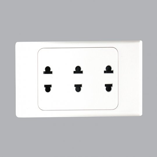 Ổ cắm ba hai chấu MPE